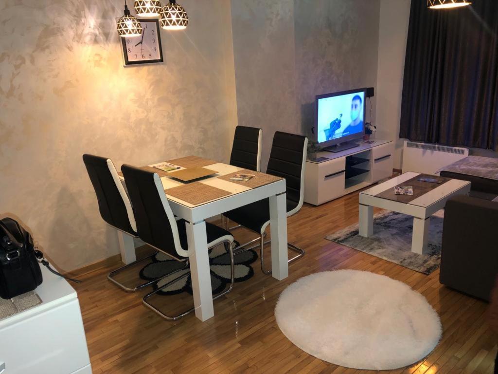 Apartman Kraljevi Cardaci Sadikovic Sa Garazom Kopaonik Exterior foto